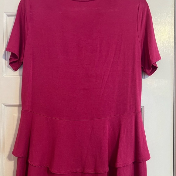 #53 HALSTON • MAGENTA PEPLUM TOP - Picture 2 of 4